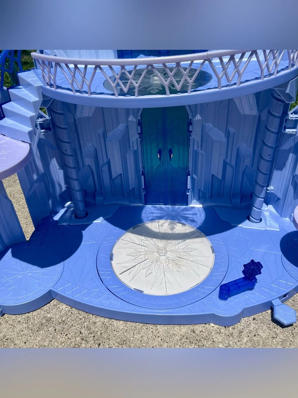 Rare Disney Frozen Elsa’s Magical Ice Palace 2014 Retired 3 Ft Tall Light Up